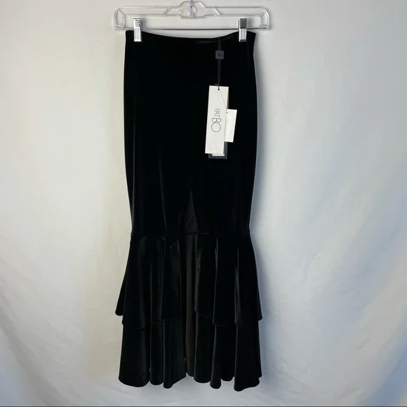 🌸NWT patobo velvet bo ruffle midi skirt in black